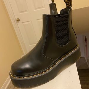 Dr. Martens 2976 Chelsea Platform Boots